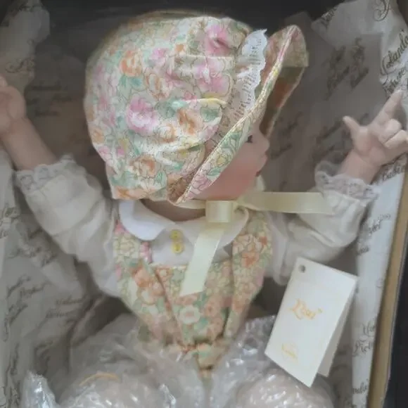 Lisa Sleepy Porcelain Baby Doll Ashton Drake Picture Perfect Babies COA BOX Mint - Picture 4 of 8